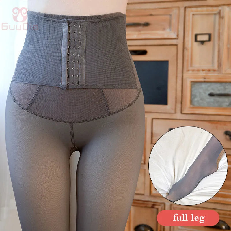 Thick, warm velvet leggings from GUUDIA by Corporación Turística, showing soft, plush fabric and snug fit for cold weather comfort.