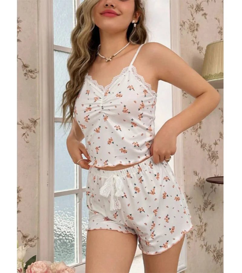 Nuevo conjunto de pijama para mujer de Corporación Turística, moderno y dulce, en suaves tonos con detalles cómodos y elegantes.