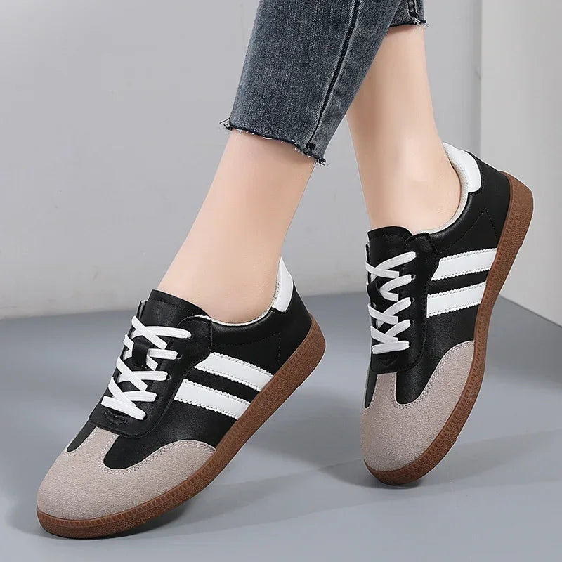 Zapatillas de deporte para mujer, zapatos de moda, tendencia de primavera, zapatillas planas informales, nueva moda para mujer, zapatos de plataforma vulcanizados blancos cómodos 2024