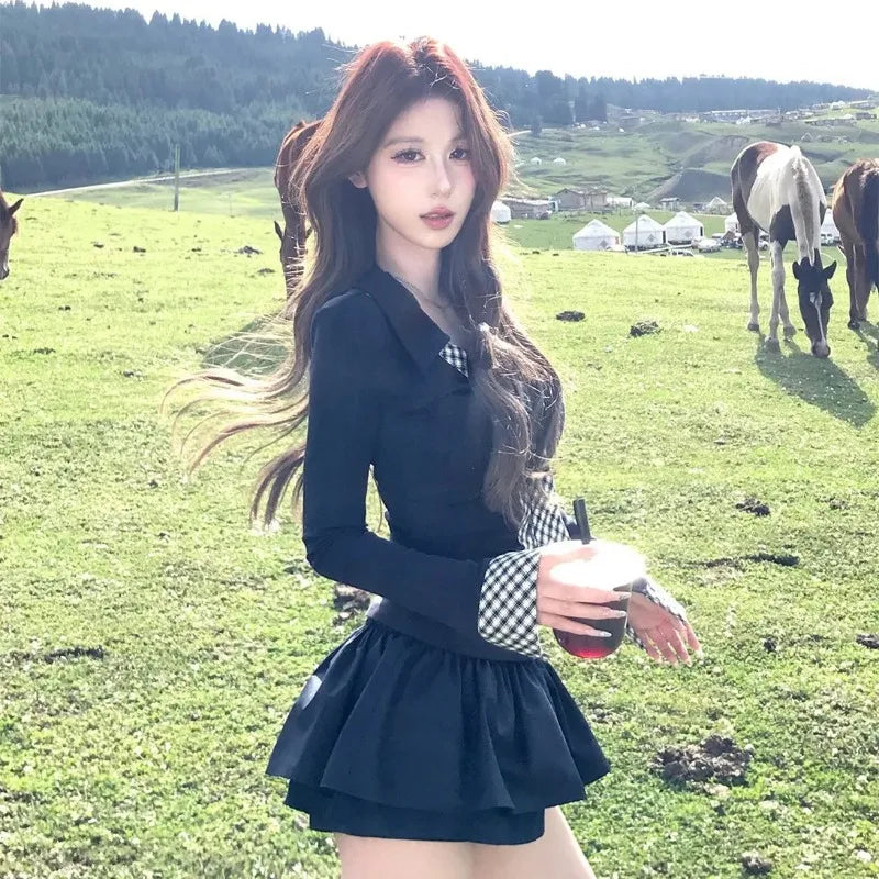 Korean style sexy long-sleeve crop top from Corporación Turística, featuring a fitted waist and stylish design.
