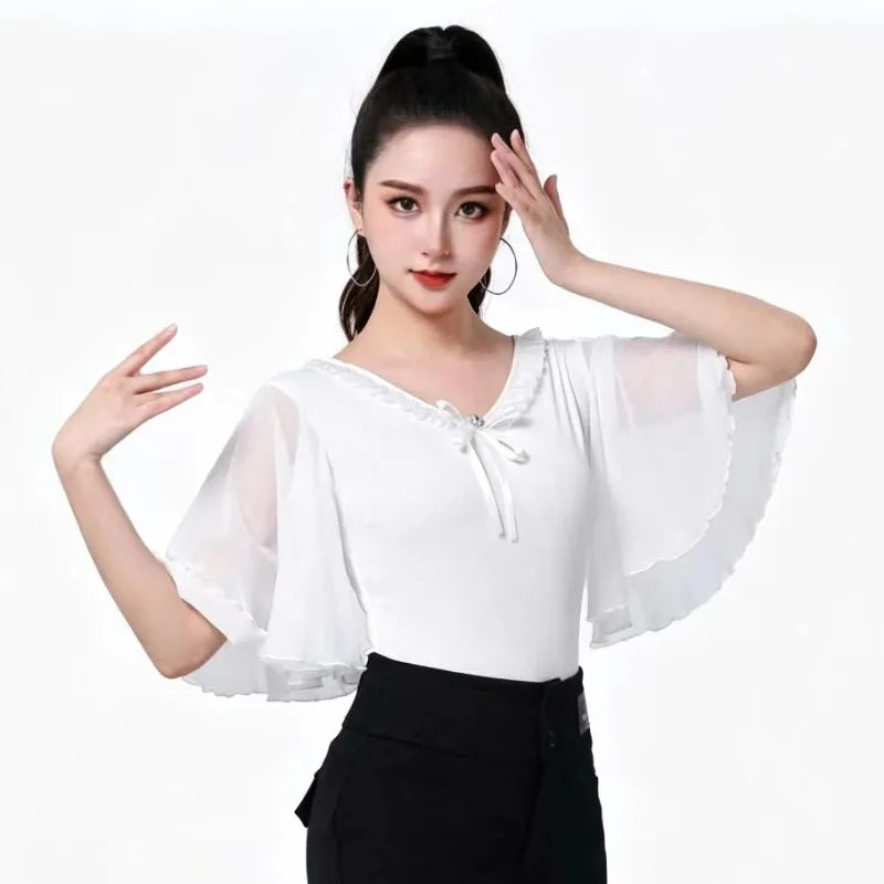 Lingerie top de encaje para mujer, ropa de baile latino moderno, en color negro con detalles delicados y diseño ajustado.