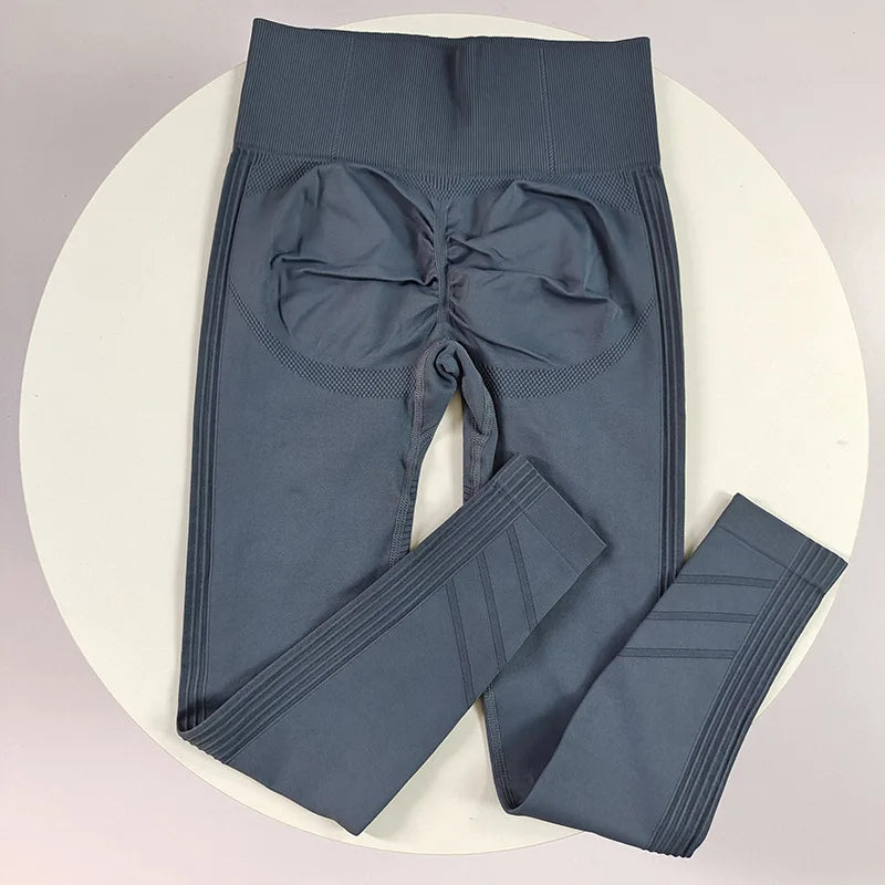 High-waisted women's yoga leggings made of seamless fabric, featuring a comfortable fit and flexible material for active wear.
