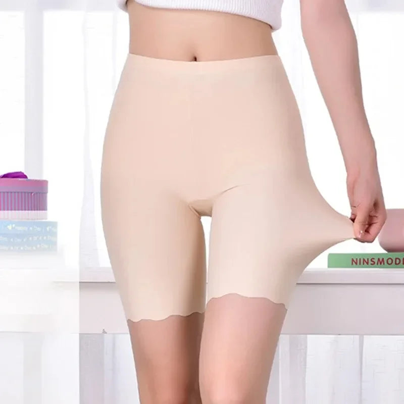 Seamless safety shorts for women by Corporación Turística, shown in black with a snug fit and elastic waistband.