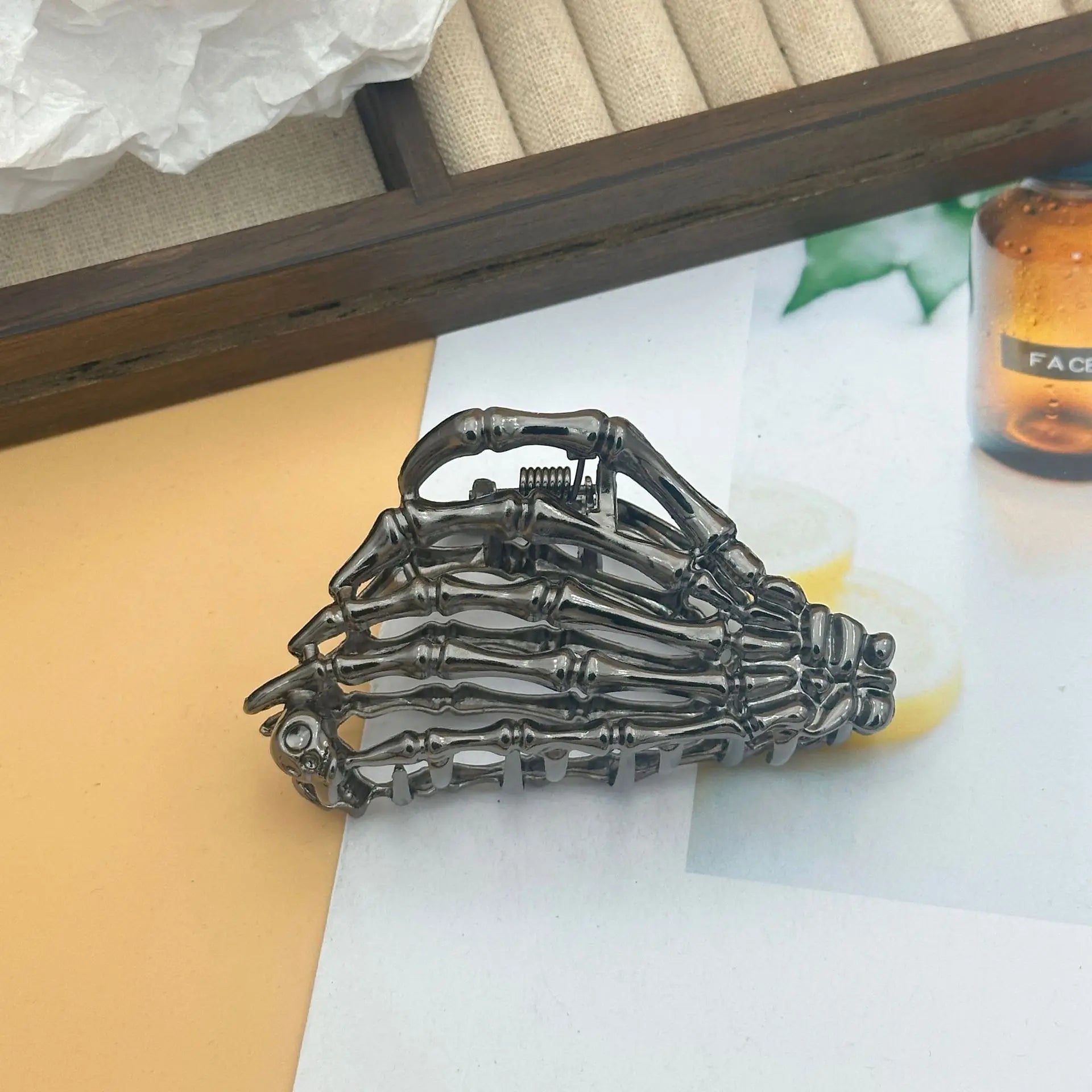 Pinza Araña Gótica Perla Metal Calado Mujer Accesorio Tiburón
