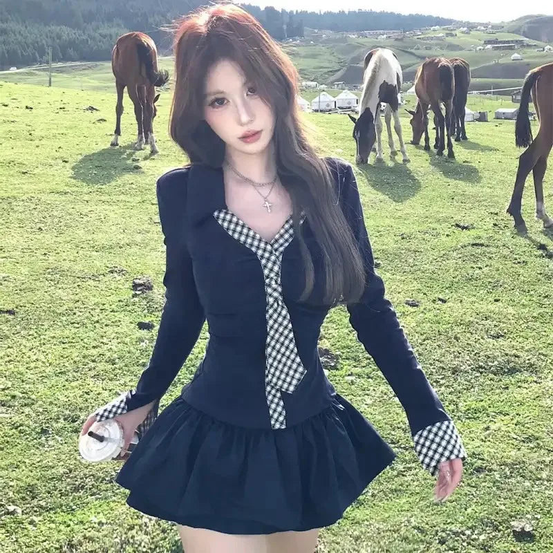 Long-sleeve Korean-style sexy dress from Corporación Turística, showcasing a fitted waist and stylish design.