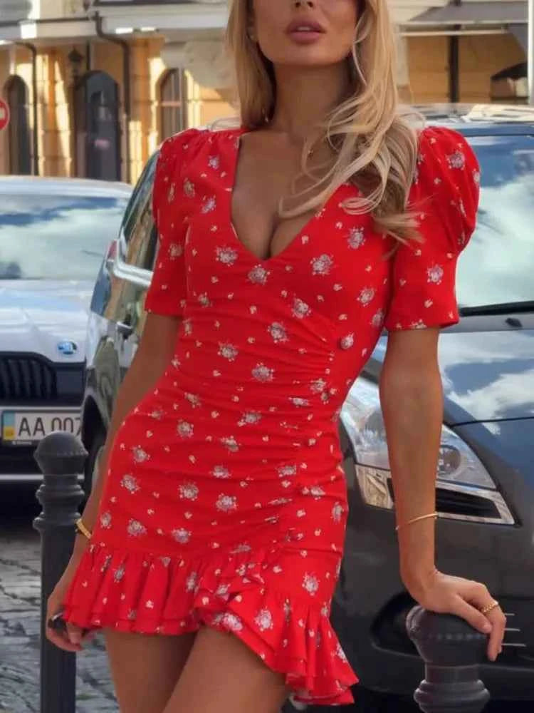 Chin.Sweety floral summer dress with V-neck, stylish print, perfect for warm weather, elegant and trendy summer outfit.
