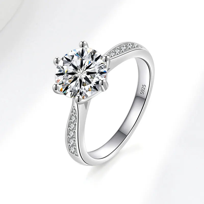 Moissanite D VVS1 ring in silver, 0.5-2ct, featuring a 5mm gemstone, designed for women. Elegant jewelry by Corporación Turística.