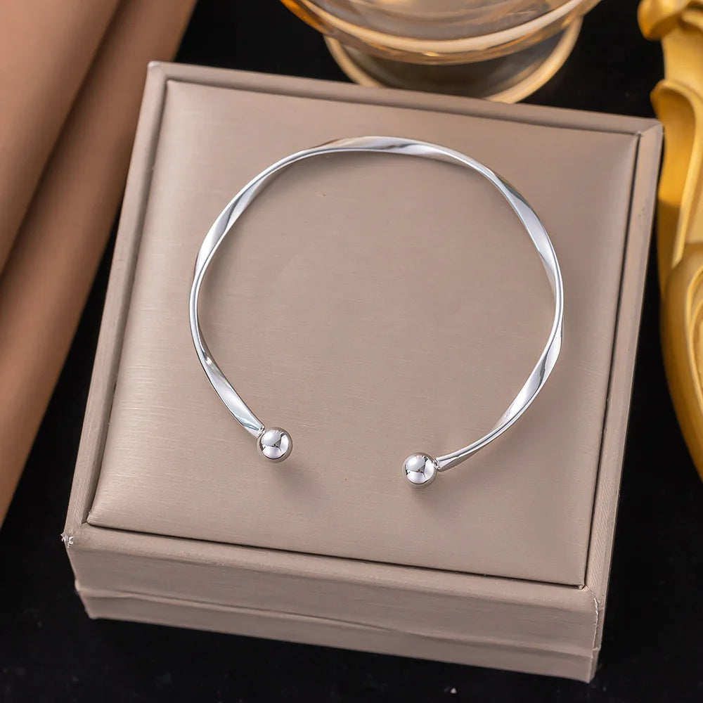 Sterling silver 925 bracelets for women and men, featuring sleek and stylish designs, ideal for everyday wear.