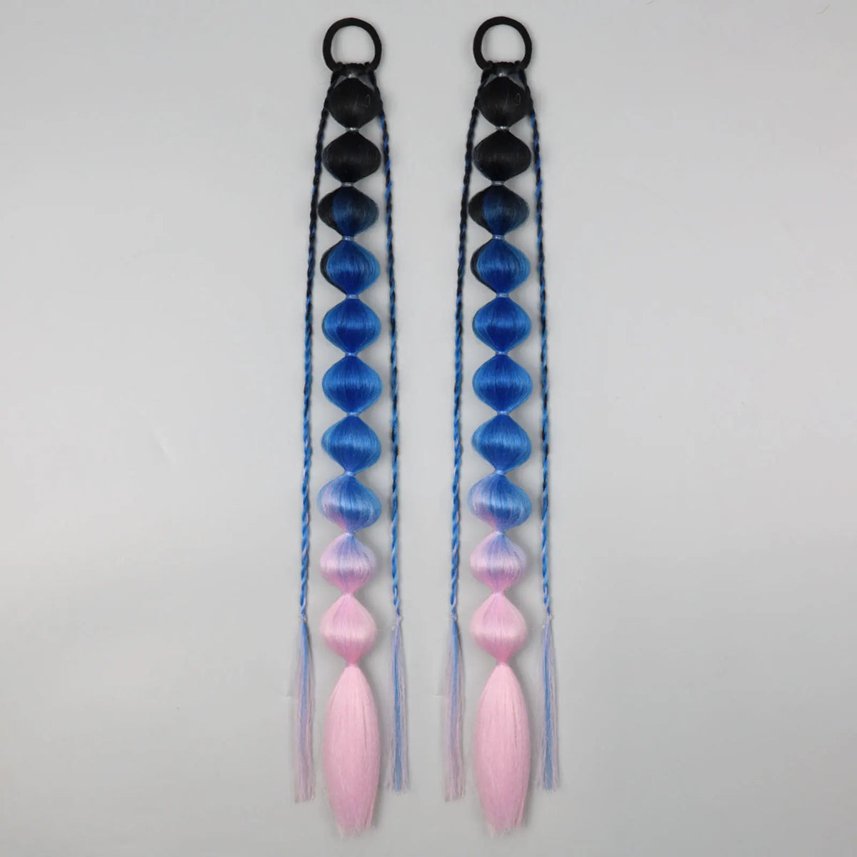 Burbujas sintéticas de extensión de cola de caballo en negro, con estilo voluminoso y largo, perfectas para peinados elegantes.