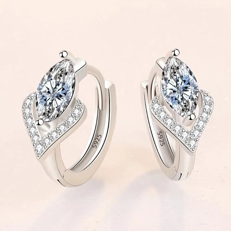 Fashion C-shaped clip-on earrings for women by Corporación Turística, sleek and stylish accessory for modern outfits.