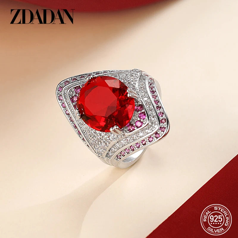 Sterling silver 925 women's ring with a rubí gemstone, featuring a polished band and intricate design.