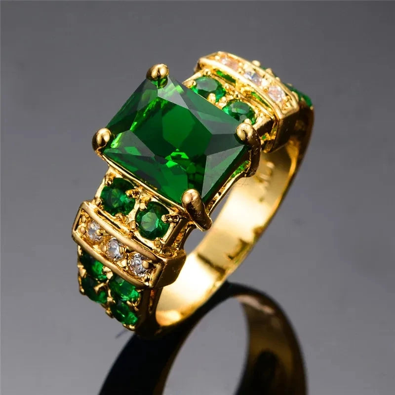 Fashionable green crystal wedding ring by Corporación Turística featuring a stylish design and vibrant green gemstone.