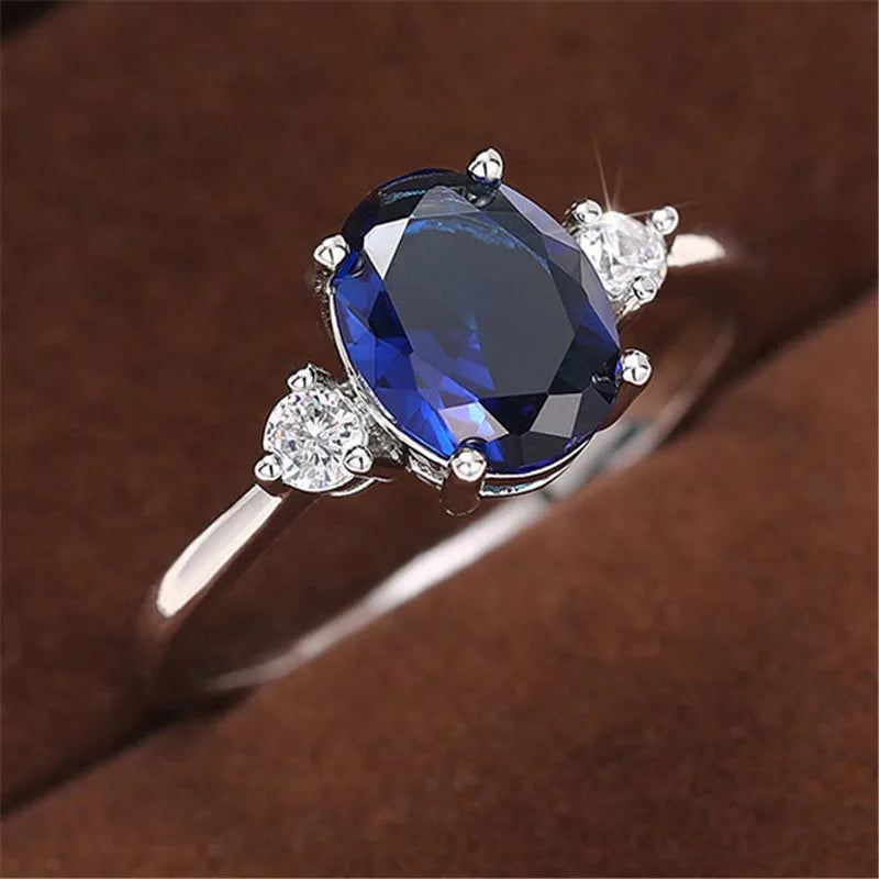 Silver 925 wedding rings for women, elegant band designs, showcasing intricate craftsmanship and polished finish.