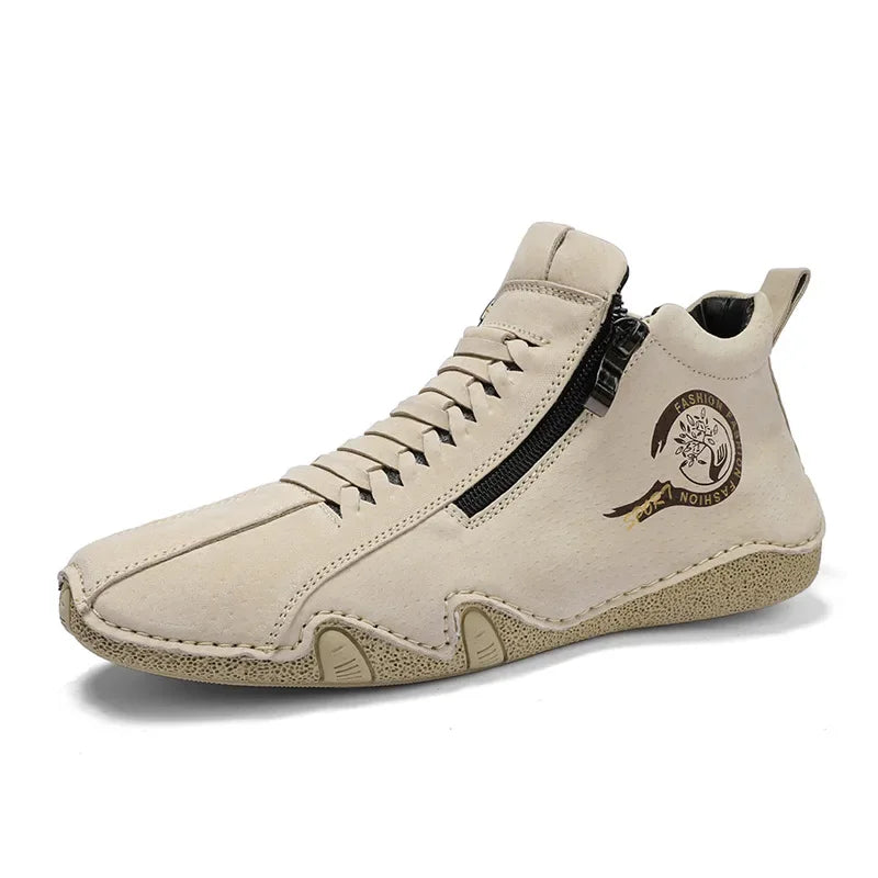 Sand-colored men's designer boots from Zapatos para Hombre 2025 collection, featuring sleek style and high-quality craftsmanship.