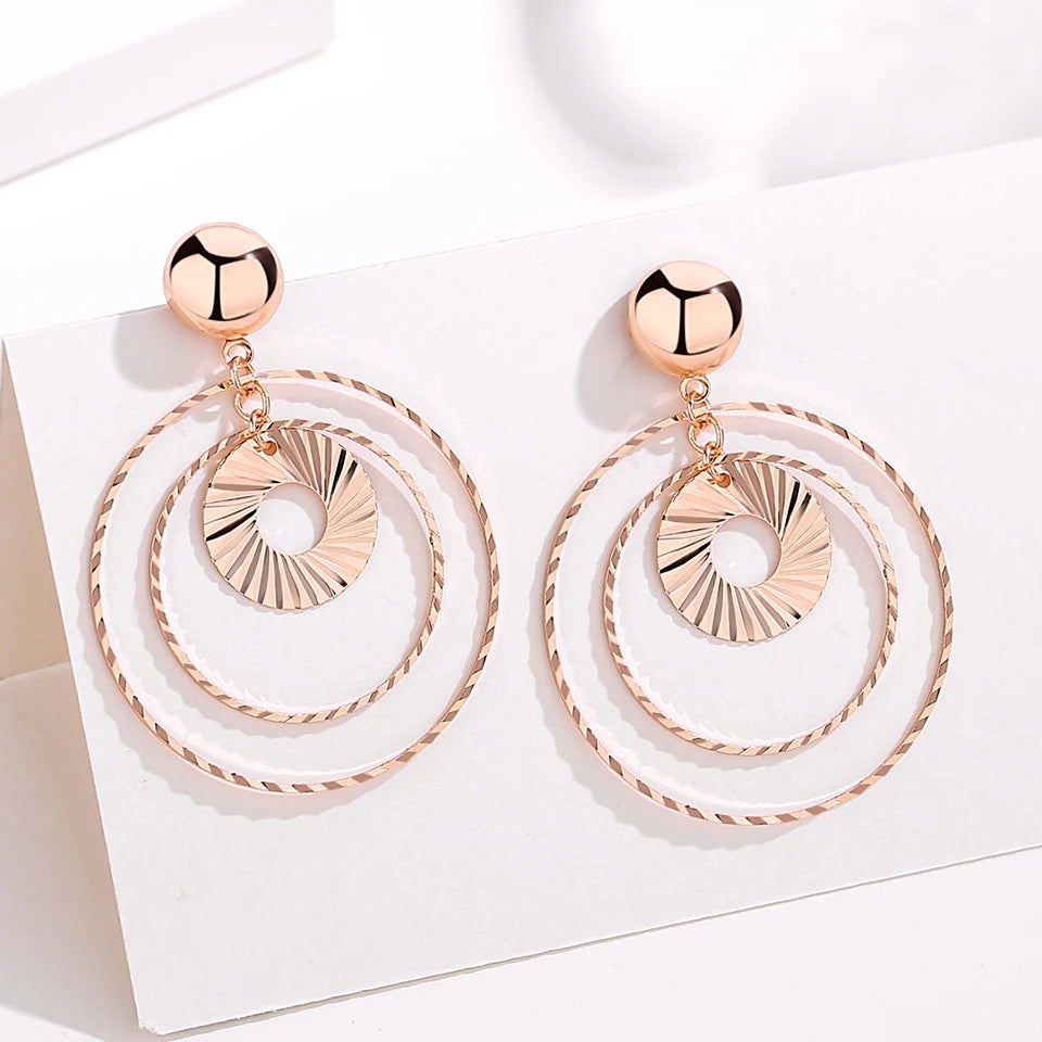 Waterdrop zircon earrings for women, elegant drop earrings with sparkling stones, made by Corporación Turística.