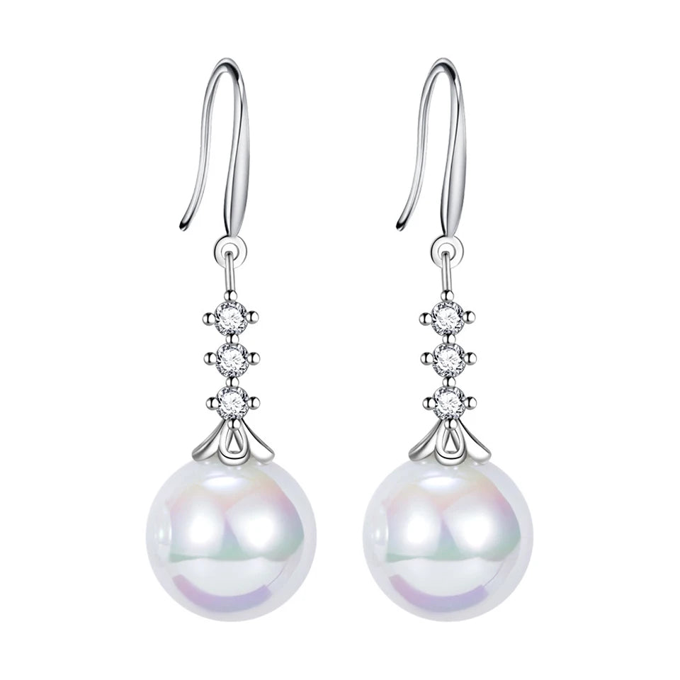 Water drop-shaped zircon earrings for women, elegant drop earrings with sparkling stones, jewelry accessory for women.