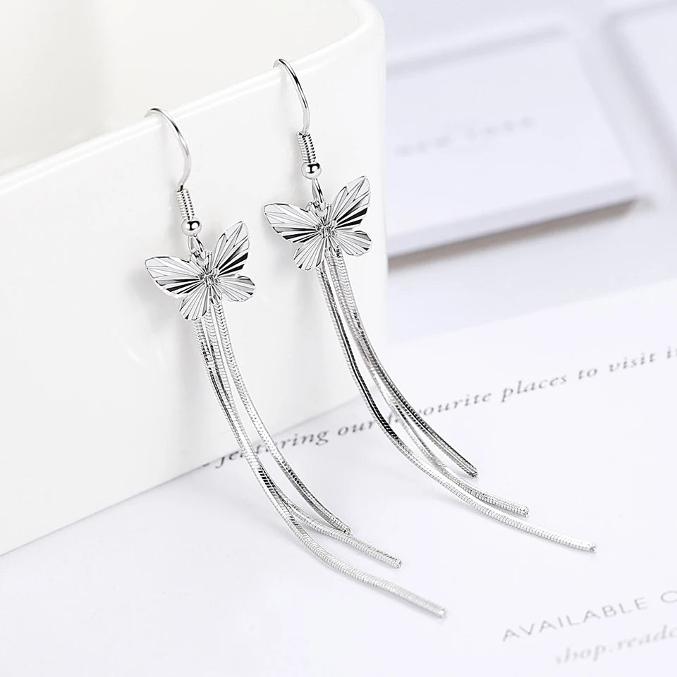 Elegant water drop-shaped zircon earrings for women featuring sparkling gemstone accents, crafted by Corporación Turística.