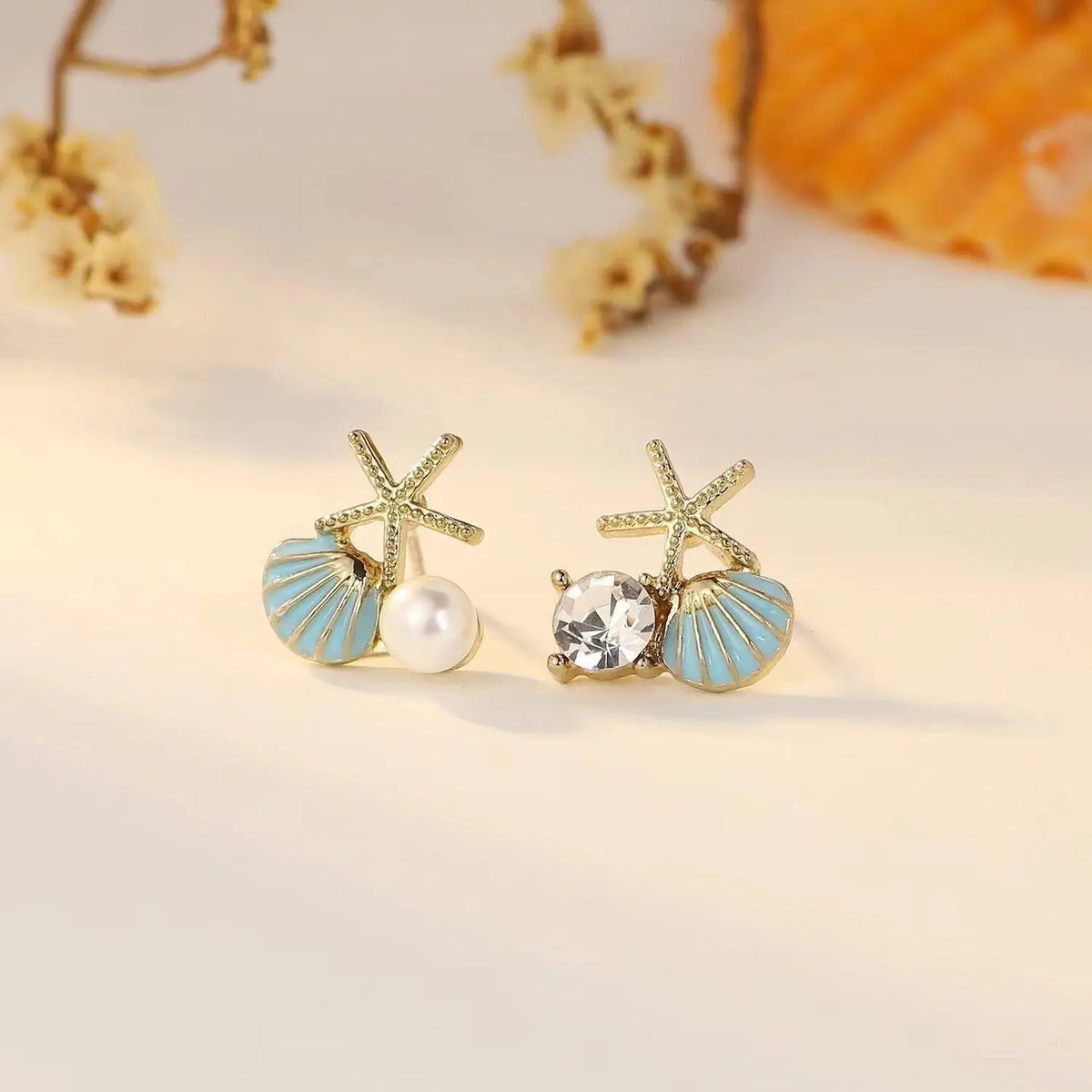 Silver 92% crystal hollow swan earrings with needle design, featuring elegant green accents, crafted by Corporación Turística.