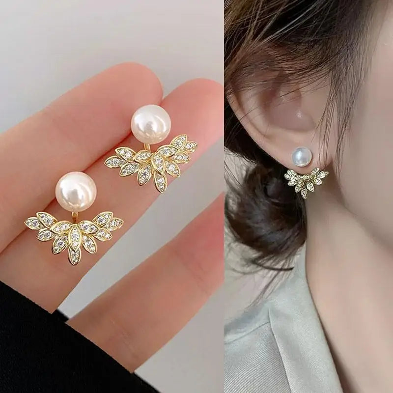 Silver 92% crystal hollow swan earrings with needle design, featuring green accents, crafted by Corporación Turística.