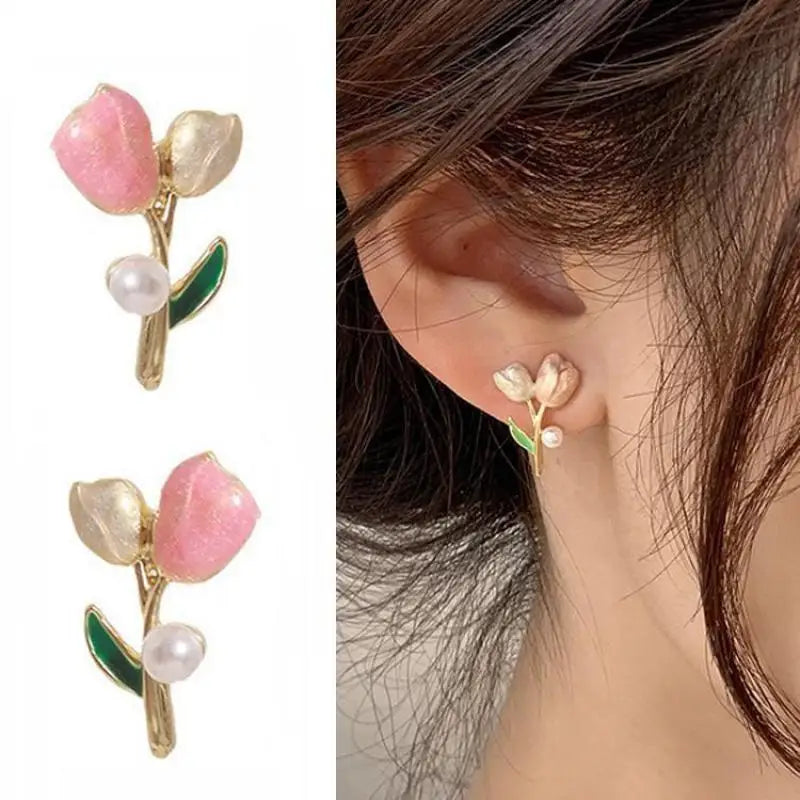 Silver 92% crystal hollow swan earrings with needle design, elegant jewelry by Corporación Turística.