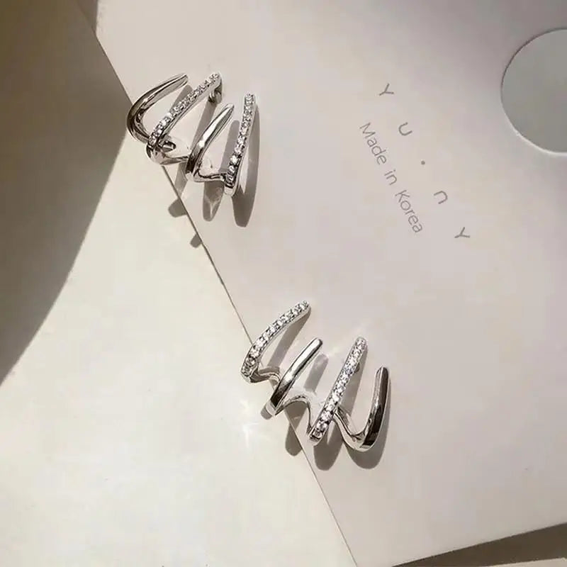 Silver 92% cristal swan earrings with hollow needle design, featuring elegant green accents, from Corporación Turística.