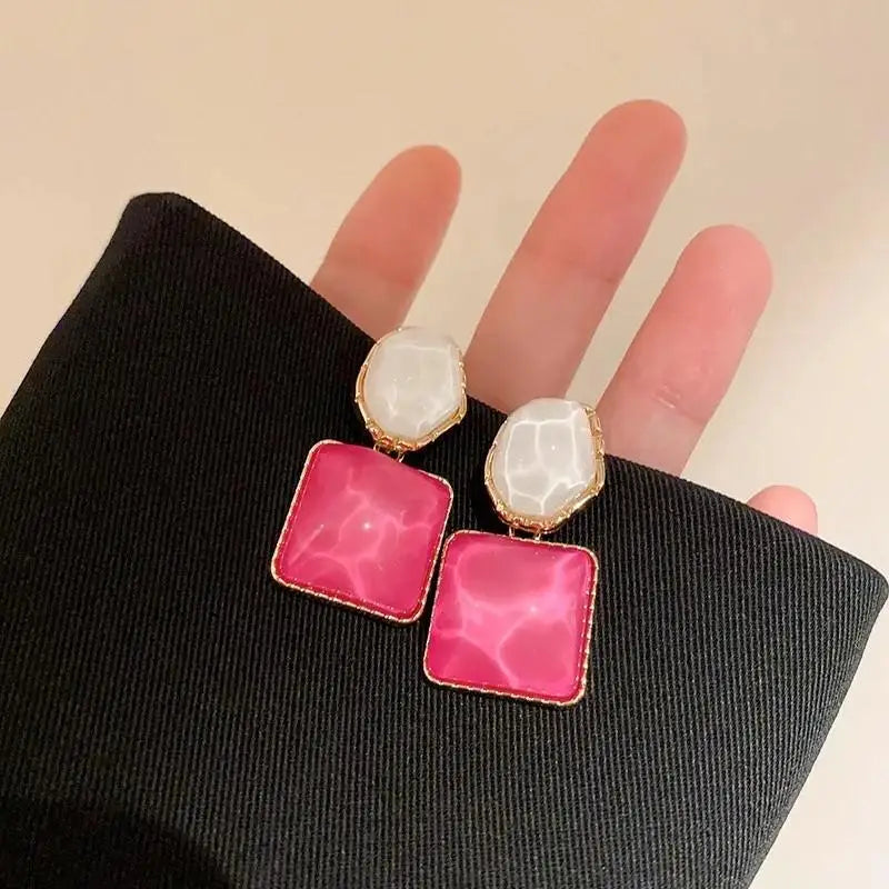 Purple crystal heart drop earrings for women, featuring elegant gemstone design from Corporación Turística.