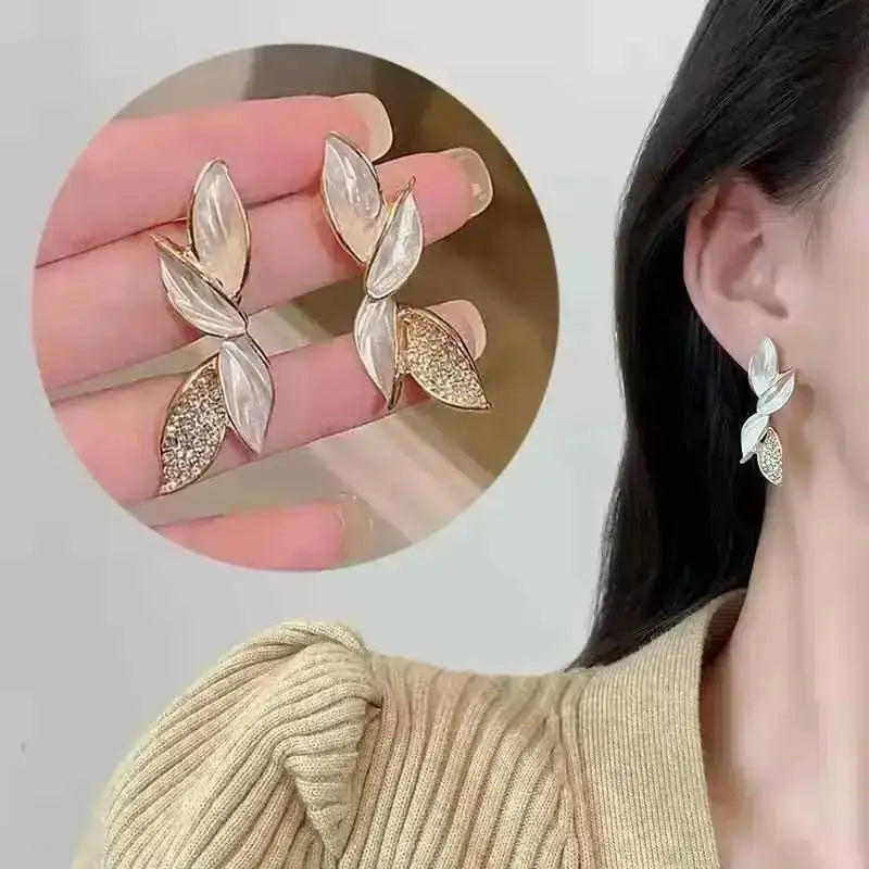 Purple crystal heart drop earrings for women, featuring elegant gemstone design from Corporación Turística.