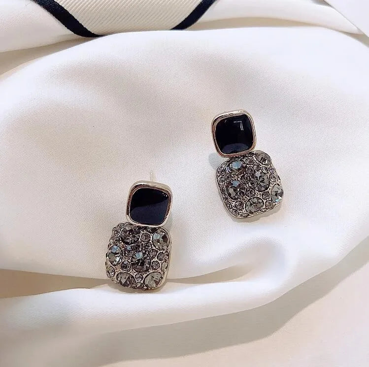 Purple crystal heart drop earrings for women, featuring elegant teardrop design from Corporación Turística.