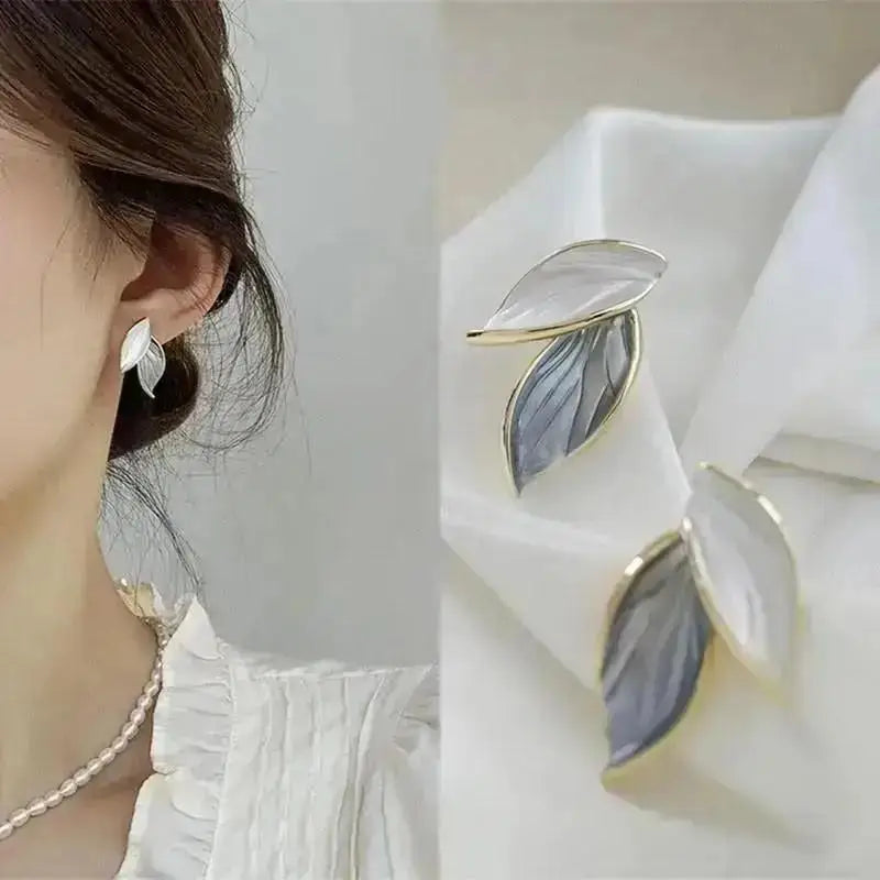 Purple crystal heart drop earrings for women, elegant jewelry featuring teardrop-shaped design by Corporación Turística.
