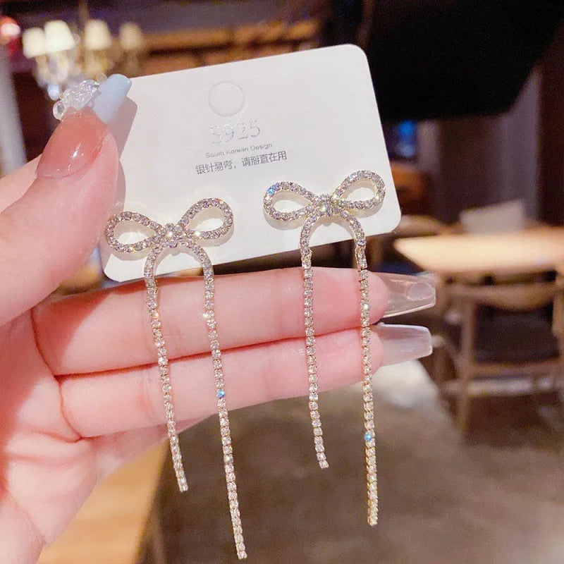Korean-style pearl tassel earrings with crystal beads and needle hook, fashion jewelry by Corporación Turística.