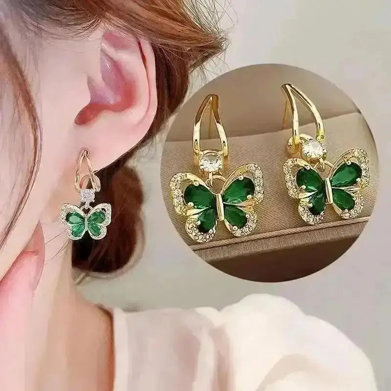 Korean fashion pearl tassel earrings with needle detail, featuring 5mm crystal beads, stylish and trendy jewelry by Corporación Turística.