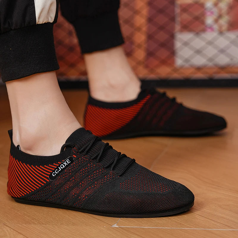 Red MAEDEF men's slippers from Corporación Turística, comfortable house shoes for home and relaxation.