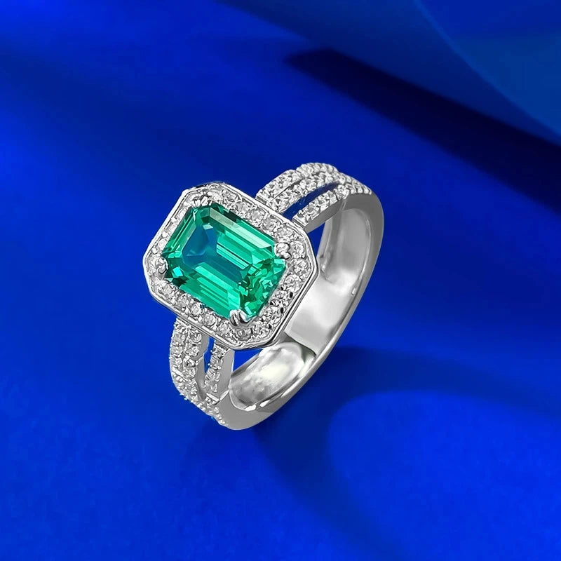 Solid 18K white platinum luxury ring with green accents, crafted by Corporación Turística.