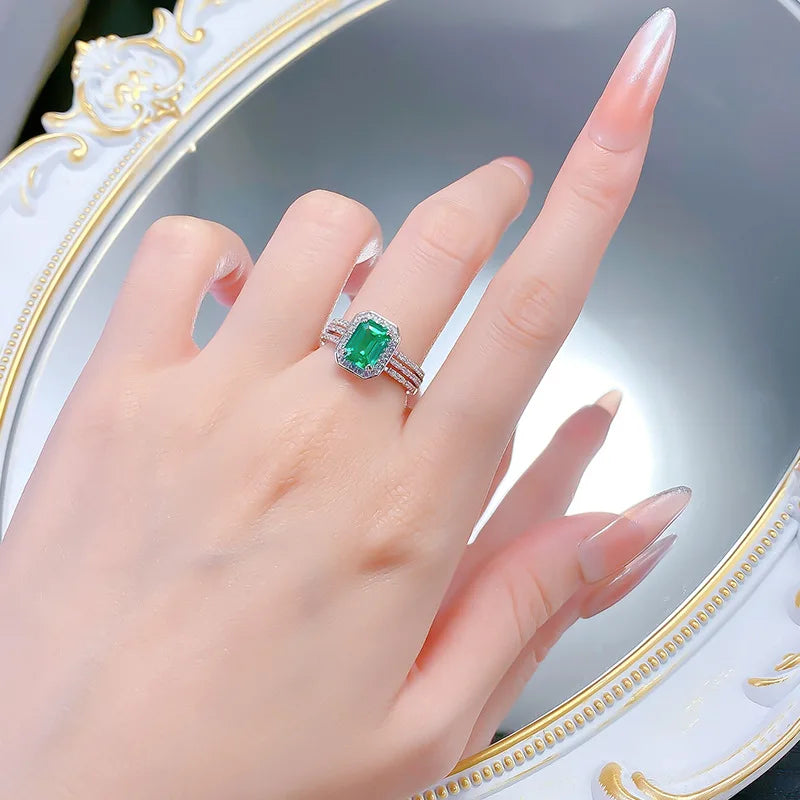 Luxury 18K white platinum ring with green accents, showcasing a solid design and elegant craftsmanship.