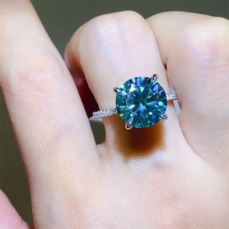 Elegant green diamond ring with a perfect cut, showcasing vibrant green diamonds in a sophisticated jewelry design.