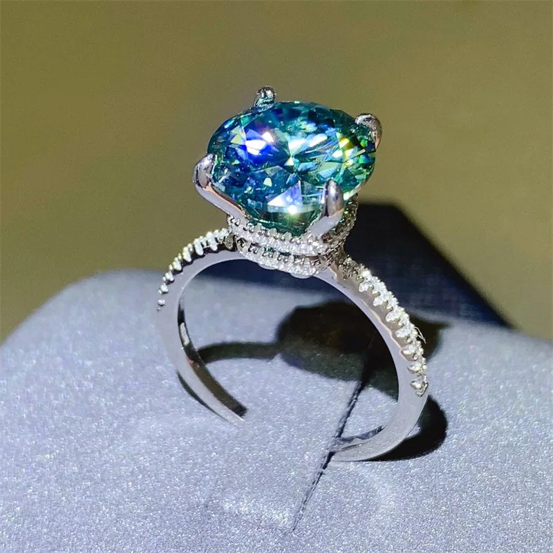 Diamond green ring with perfect cut, featuring a stunning green gemstone set in a luxurious band.