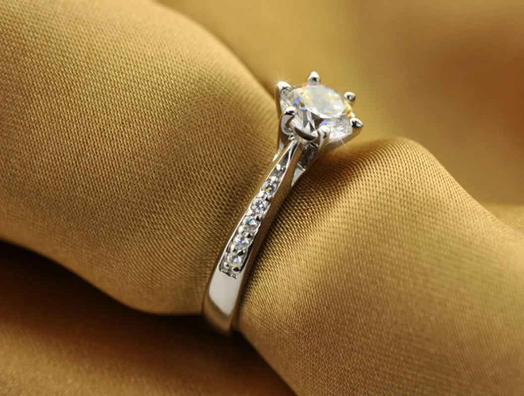 Elegant silver 925 sterling ring for women featuring a classic design, showcasing luxurious craftsmanship and shine.