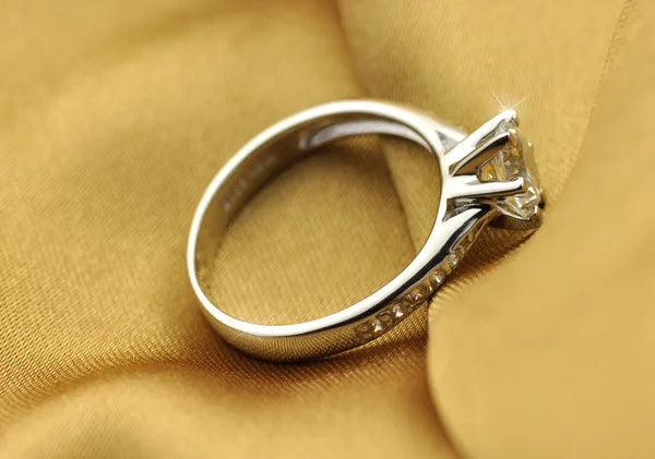Elegant silver 925 jewelry ring for women, featuring a classic design in polished sterling silver with subtle detailing.