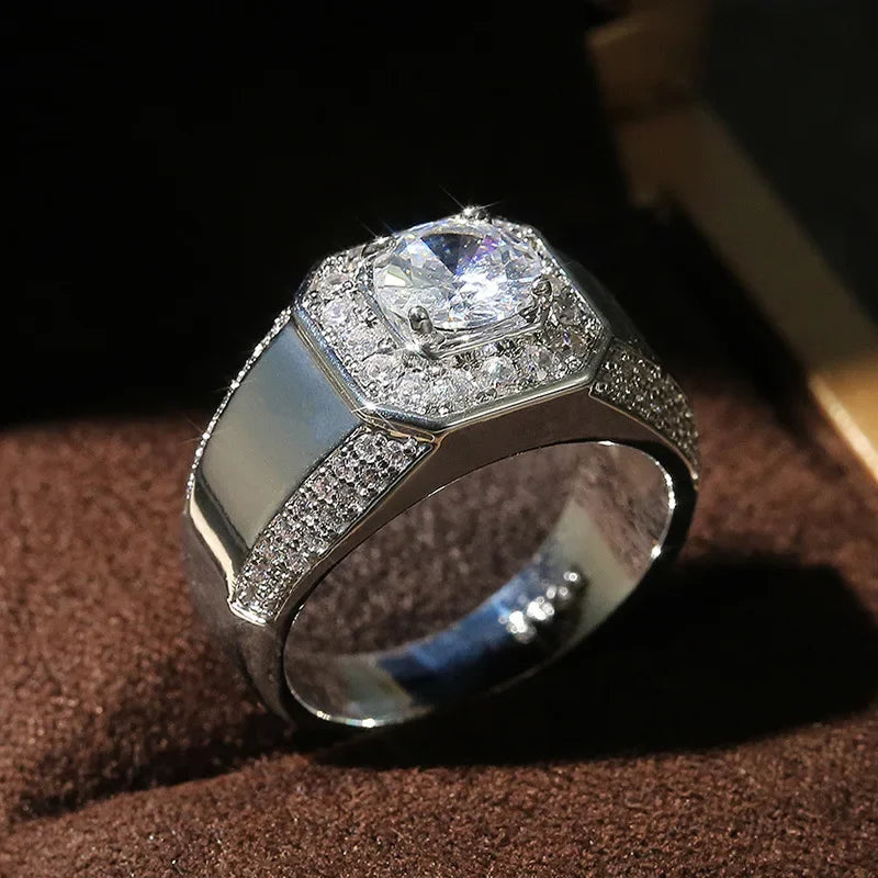 Elegant silver 925 wedding ring with a luxurious gemstone, showcasing detailed craftsmanship and polished finish.