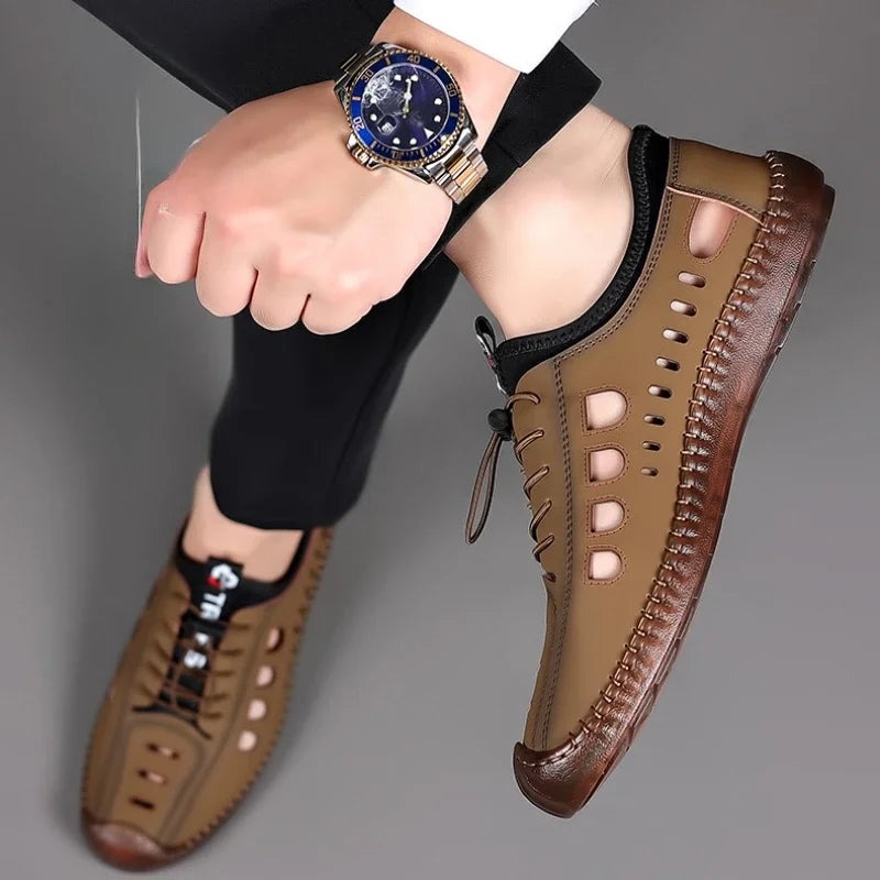 Brown men's leather sandals with cushioned insoles, casual footwear by Corporación Turística, showing the open-toe design and soft leather straps.