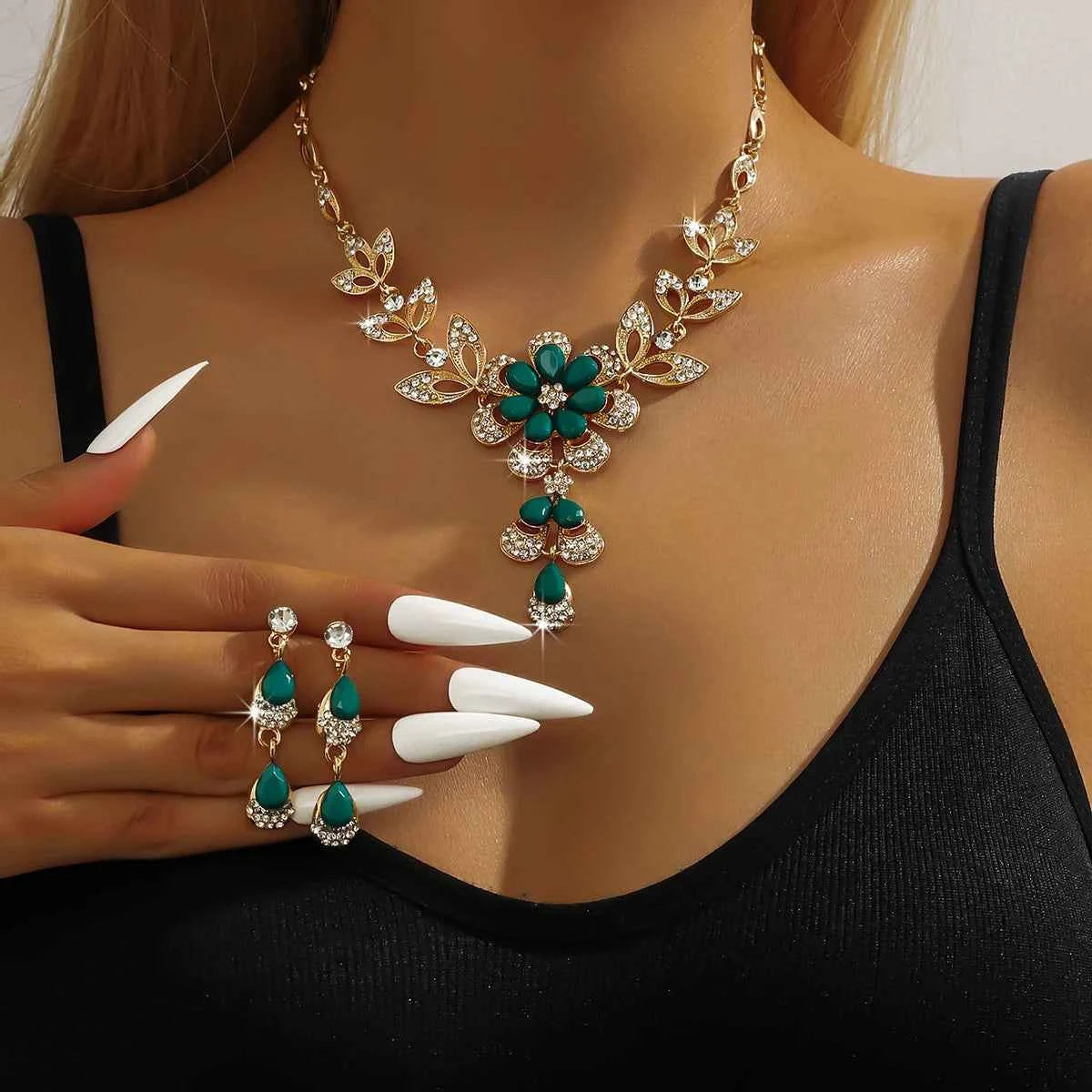 Elegant silver floral jewelry set for women featuring a gold-tone necklace and matching earrings, designed by Corporación Turística.