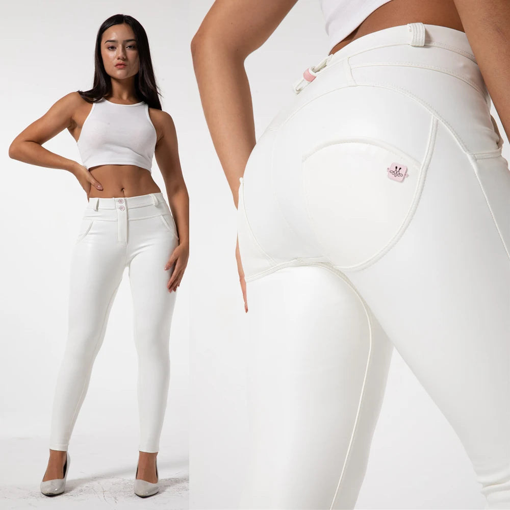 Black synthetic leather skinny pants from Corporación Turística, close-up view showing fit and texture of the Shascullfites style.