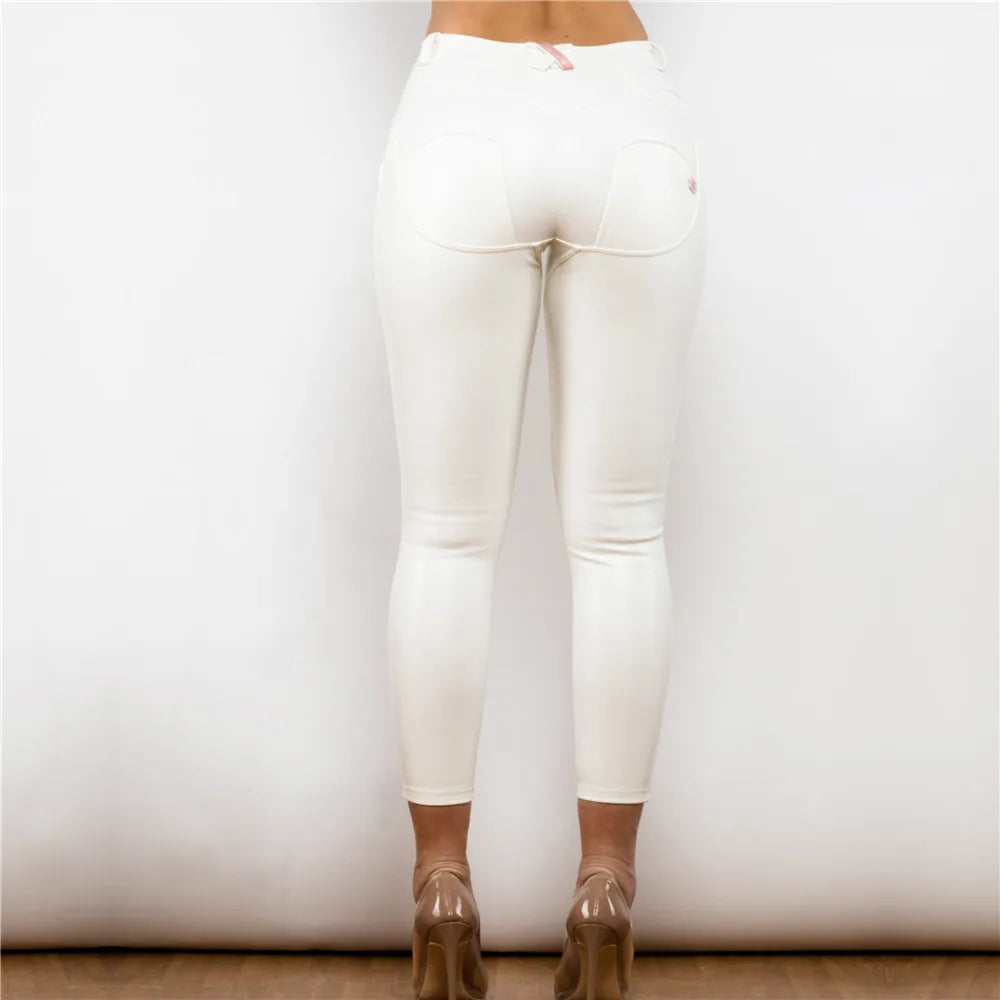 Corporal Turística Shascullfites black synthetic leather skinny pants, close-up showing sleek, fitted design and smooth fabric texture.