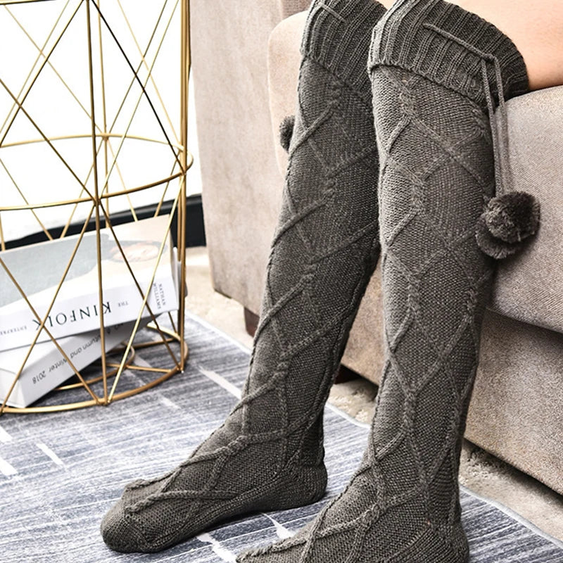 Corporalación Turística warm sports socks in black, stretchy, cozy, suitable for outdoor activities and cold weather.