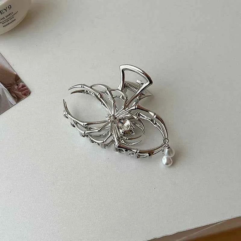 Gothic pearl spider hair clip by Corporación Turística, featuring black metal and pearl accents, perfect for stylish hair accessories.