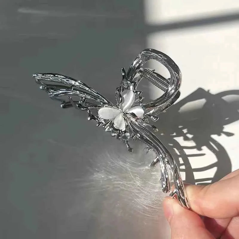Gothic pearl spider hair clip by Corporación Turística, featuring black metal and pearl detailing for stylish hair accessories.