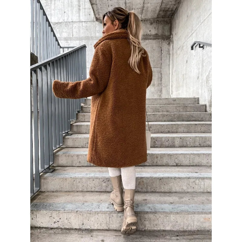 Long women's autumn and winter coat in apricot color from Corporación Turística, stylish and warm for cold weather.