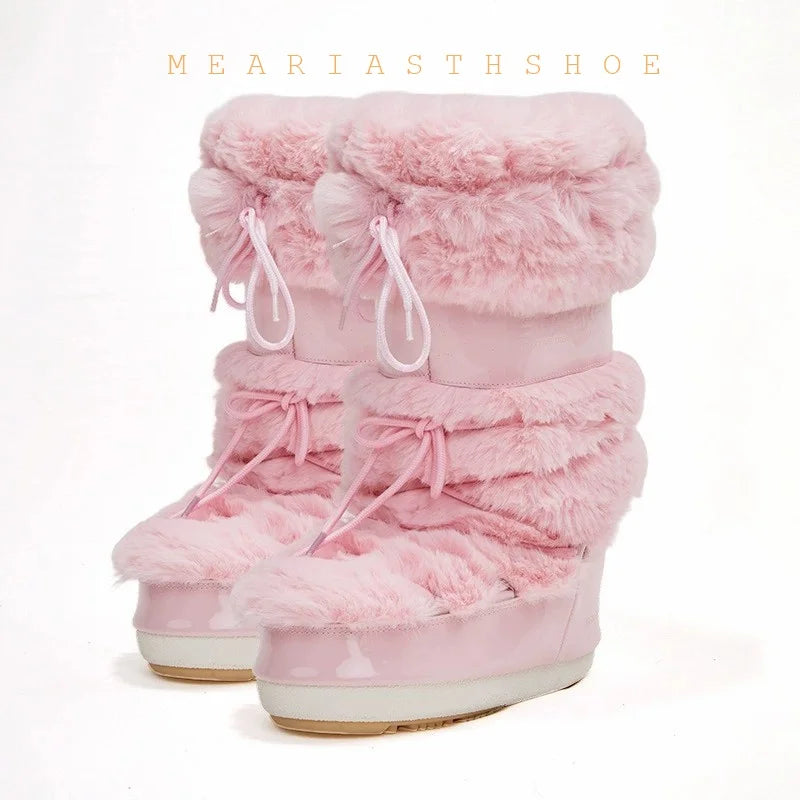 Women's snow boots with thick synthetic leather soles from Corporación Turística, featuring a stylish winter footwear design.