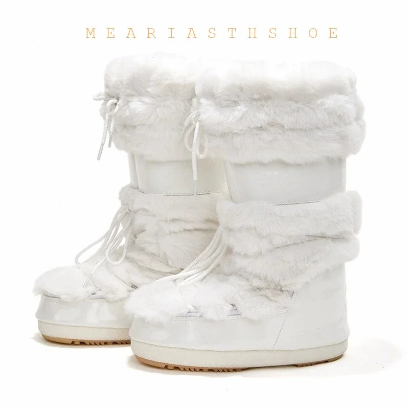Women's snow boots with thick soles and synthetic leather from Corporación Turística, shown in a close-up image.