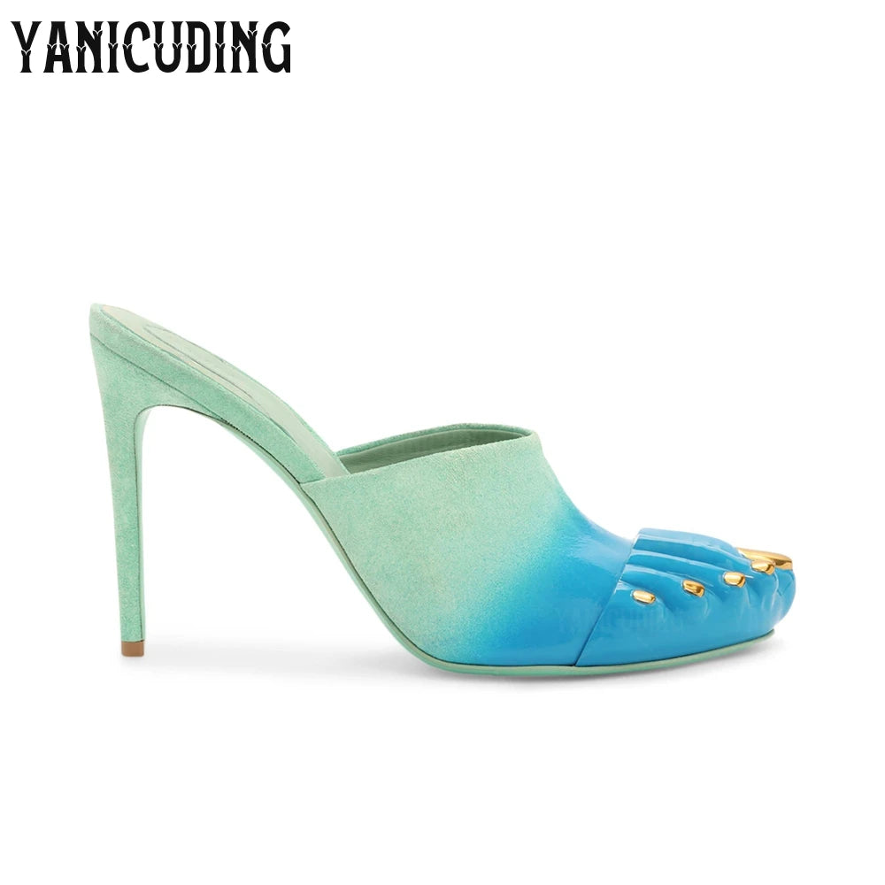 Blue turquoise gradient effect mulas made of suede, painted with a stylish design, by Corporación Turística.